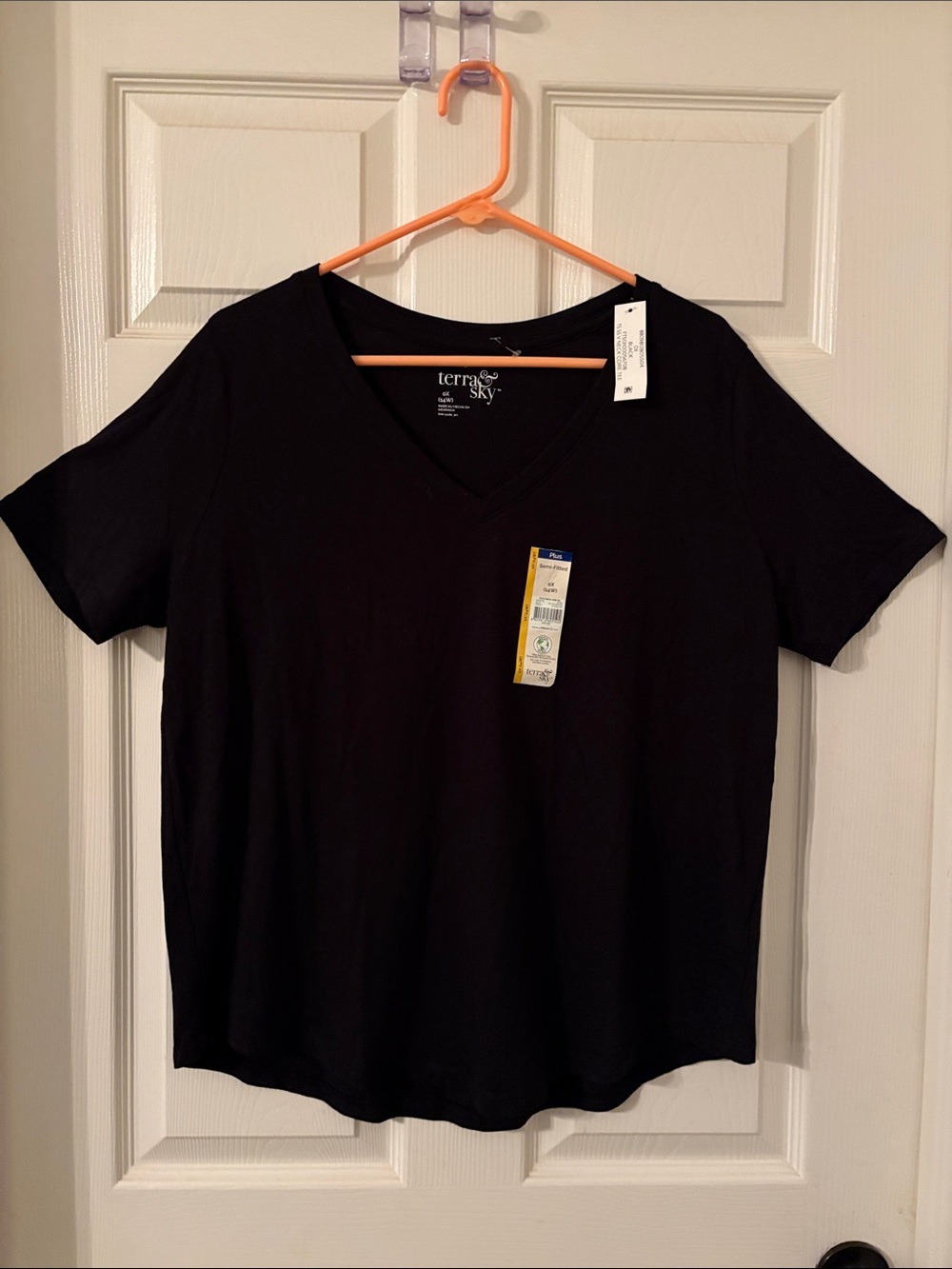 Terra & Sky Black Womenβs V-Neck Short Sleeve Tee.size 14W. New with tags.